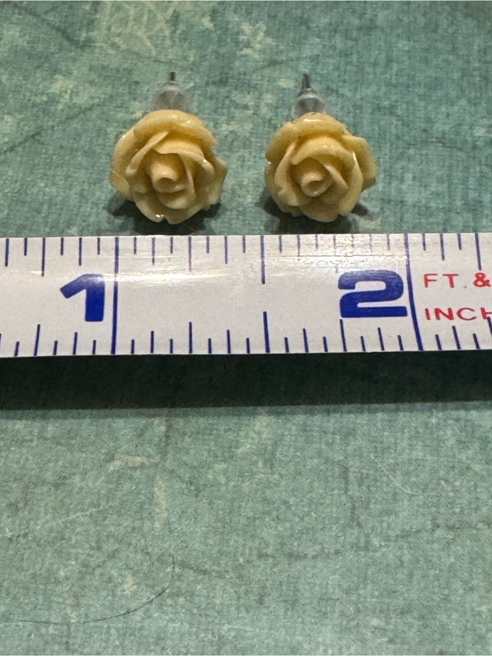 LUCITE ROSE STUD EARRINGS - Picture 4 of 7